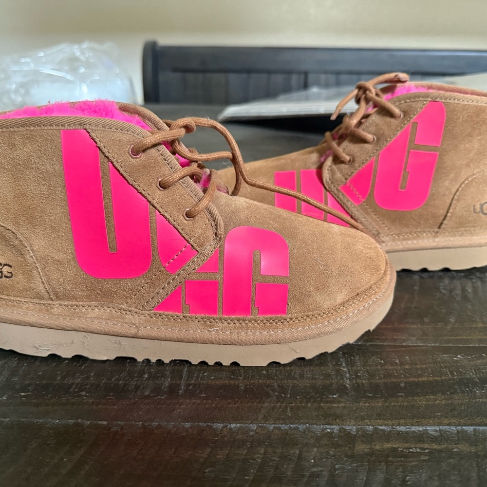 UGG neumel broken logo boots